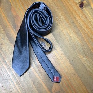 EUC Penguin Grey Silk 2” Skinny Tie